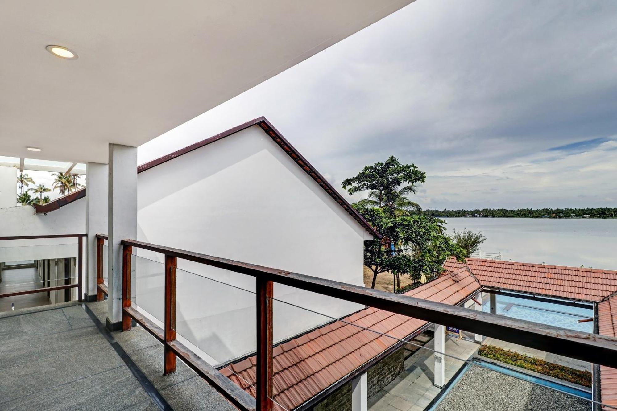 Townhouse Oak Edassery'S Sealine Villa Stay Kochi Extérieur photo